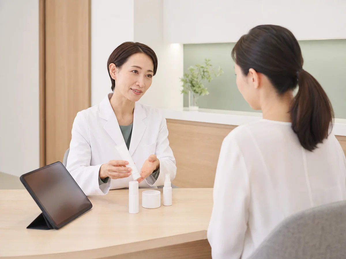 スキンケアの内服・外用について説明するイメージ
