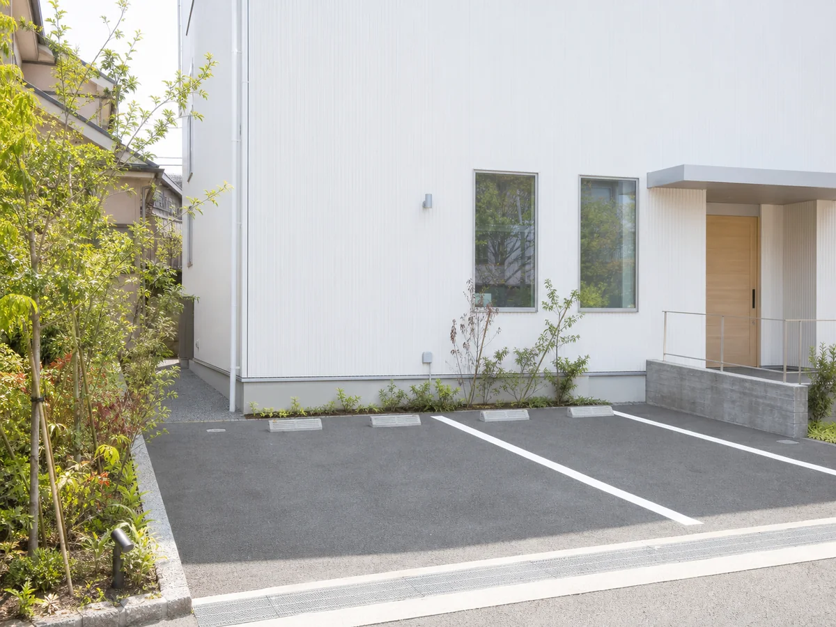 クリニック利用者向けの駐車場